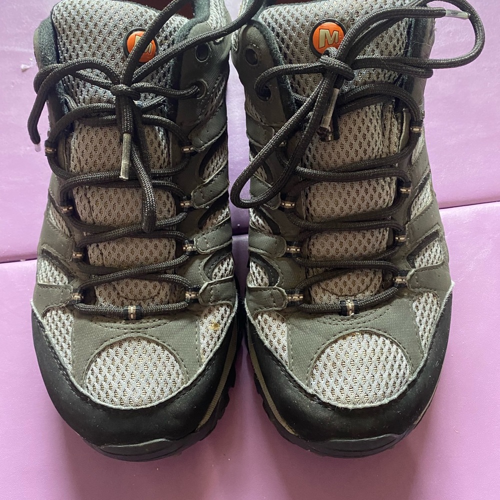 - Mens excellent condition size 10 Merrell shoes. - Picture 2 of 7